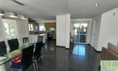 Moderna propiedad en venta en Sierra de los Padres. Gas Natural.