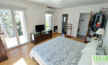 Moderna propiedad en venta en Sierra de los Padres. Gas Natural.