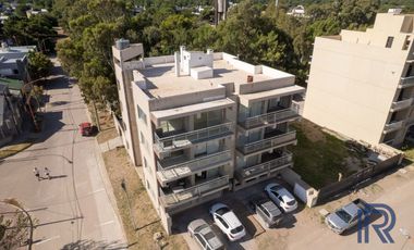 Departamento en venta de 2 dormitorios c/ cochera en Monte Hermoso