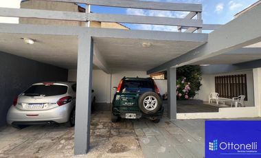 Dúplex en venta de 3 dormitorios c/ cochera en Costa Azul