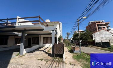 Dúplex en venta de 2 dormitorios c/ cochera en Costa Azul