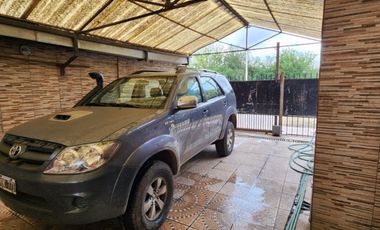 Chalet en venta de 3 dormitorios y un departamento c/ cochera en González Catán