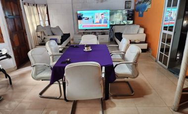 Chalet en venta de 3 dormitorios y un departamento c/ cochera en González Catán