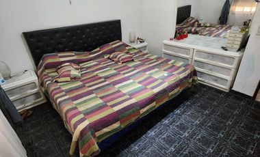 Chalet en venta de 3 dormitorios y un departamento c/ cochera en González Catán