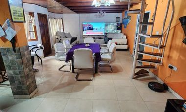 Chalet en venta de 3 dormitorios y un departamento c/ cochera en González Catán