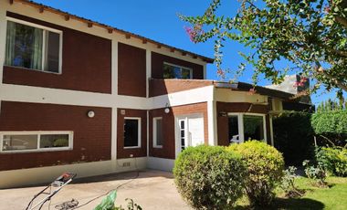 Casa en venta de 4  dormitorios en Plottier