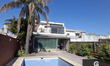 Casa en venta de 4 dormitorios c/ cochera en Ituzaingó Norte