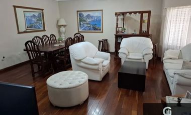 Casa en venta de 4 dormitorios c/ cochera en Ituzaingó Norte