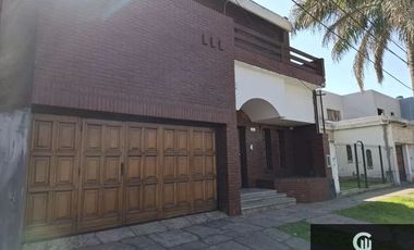 Casa en venta de 4 dormitorios c/ cochera en Ituzaingó Norte