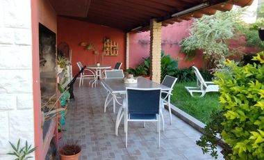 Casa en venta multifamiliar c/ cochera en San Justo