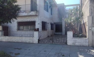 Casa en venta multifamiliar c/ cochera en San Justo
