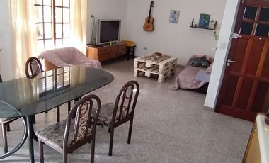 Casa en venta multifamiliar c/ cochera en San Justo
