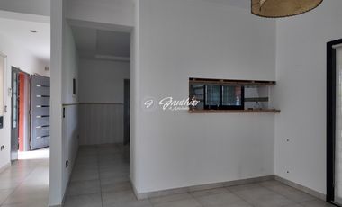 Casa en venta de 2 dormitorios c/ cochera en Zárate