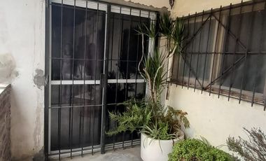 Casa en venta de 2 dormitorios c/ cochera en González Catán