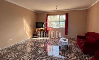 Casa en venta de 3 dormitorios c/ cochera en Campo Quijano