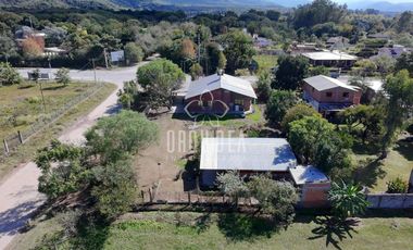 Casa en venta de 3 dormitorios c/ cochera en Campo Quijano