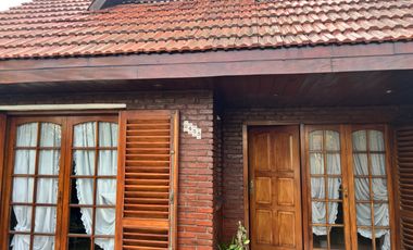 Chalet en venta de 5 dormitorios c/ cochera en General Roca