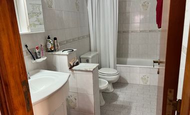 Chalet en venta de 5 dormitorios c/ cochera en General Roca