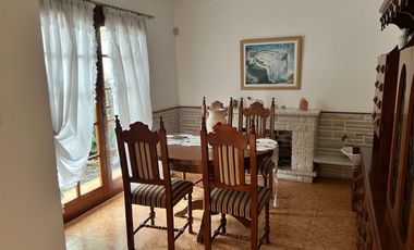 Chalet en venta de 5 dormitorios c/ cochera en General Roca