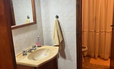 Chalet en venta de 5 dormitorios c/ cochera en General Roca