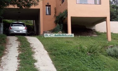 V192.CASA 3 DORMITORIOS. 120mt2. ALARMA. SOBRE CALLE ADOQUINADA.