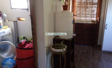 V192.CASA 3 DORMITORIOS. 120mt2. ALARMA. SOBRE CALLE ADOQUINADA.