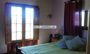 V192.CASA 3 DORMITORIOS. 120mt2. ALARMA. SOBRE CALLE ADOQUINADA.