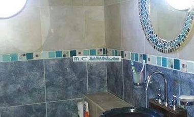 V192.CASA 3 DORMITORIOS. 120mt2. ALARMA. SOBRE CALLE ADOQUINADA.