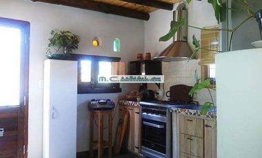 V192.CASA 3 DORMITORIOS. 120mt2. ALARMA. SOBRE CALLE ADOQUINADA.