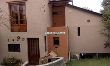 V192.CASA 3 DORMITORIOS. 120mt2. ALARMA. SOBRE CALLE ADOQUINADA.