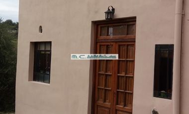 V192.CASA 3 DORMITORIOS. 120mt2. ALARMA. SOBRE CALLE ADOQUINADA.