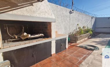 Casa en venta de 4 dormitorios c/ cochera en Maipú