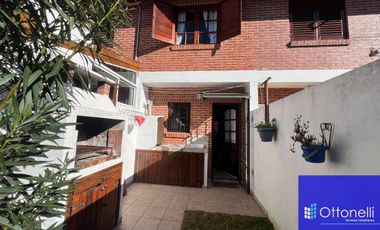 Dúplex en venta de 3 dormitorios c/ cochera en Costa Azul