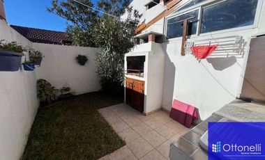 Dúplex en venta de 3 dormitorios c/ cochera en Costa Azul