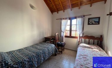 Dúplex en venta de 3 dormitorios c/ cochera en Costa Azul