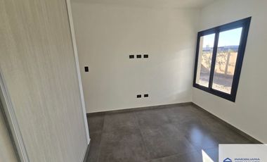 Casa en venta de 3 dormitorios c/ cochera en Russell