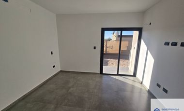 Casa en venta de 3 dormitorios c/ cochera en Russell