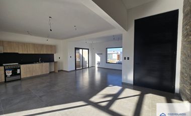 Casa en venta de 3 dormitorios c/ cochera en Russell