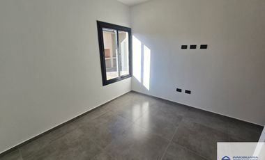 Casa en venta de 3 dormitorios c/ cochera en Russell