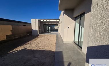 Casa en venta de 3 dormitorios c/ cochera en Russell