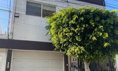 Departamento céntrico en renta, exclusivo para mujeres.