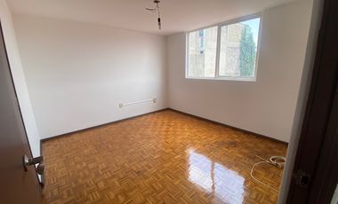 CASA EN RENTA FUENTES DE SATELITE, JARDIN, IMPECABLE.