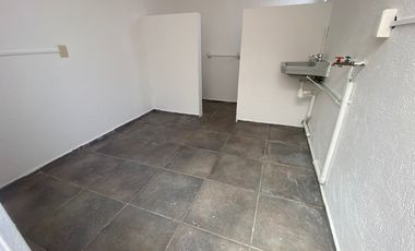 CASA EN RENTA FUENTES DE SATELITE, JARDIN, IMPECABLE.