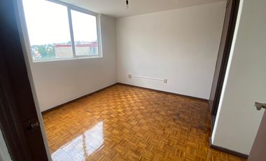 CASA EN RENTA FUENTES DE SATELITE, JARDIN, IMPECABLE.