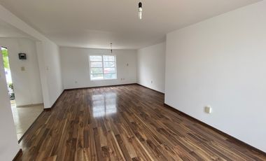 CASA EN RENTA FUENTES DE SATELITE, JARDIN, IMPECABLE.