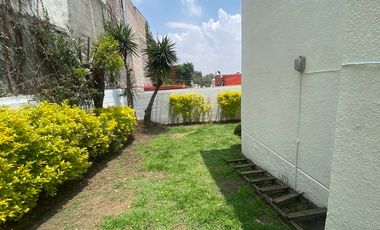 CASA EN RENTA FUENTES DE SATELITE, JARDIN, IMPECABLE.