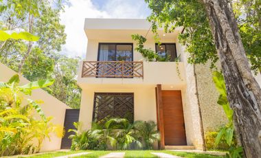 Villa de lujo en Aldea Zamá, Tulum – Inversión segura con entrega inmediata