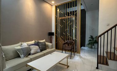 Dijual Rumah Free Lift di Cluster Teras Pejaten Pasar Minggu Jakarta