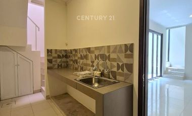 Rumah Rapi Siap Huni Di Discovery Bintaro  8601