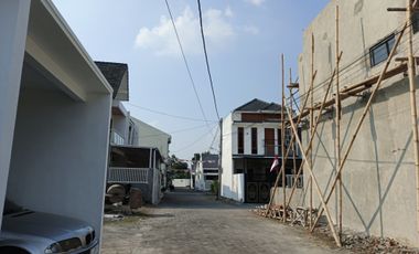 Rumah Cluster Modern Bisa KPR 2 Lantai 600 jt-an Colomadu